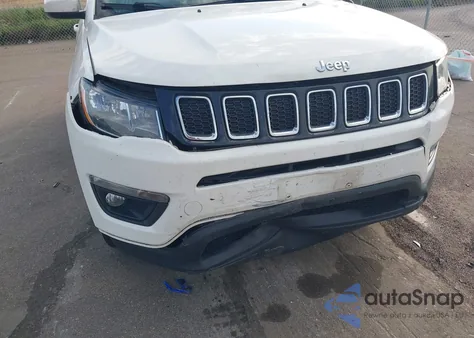 2018 Jeep Compass Latitude 4X4 из США, поврежденный, VIN 3C4NJDBB7JT154864